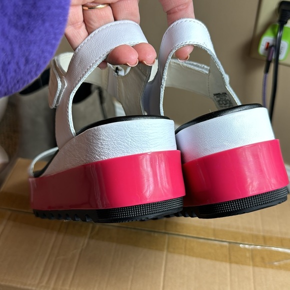 NWOT • Sorel • Cameron™ Flatform Sandal • 🖤🩷🤍 White/Punch Pink 🤍🩷🖤 • 8.5 - Picture 9 of 15